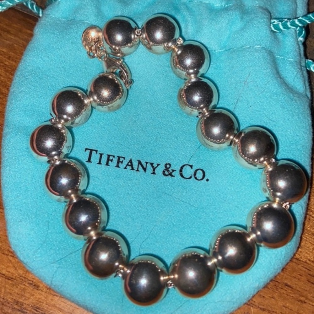 New Tiffany and co bracelet never been warn and in new condition.